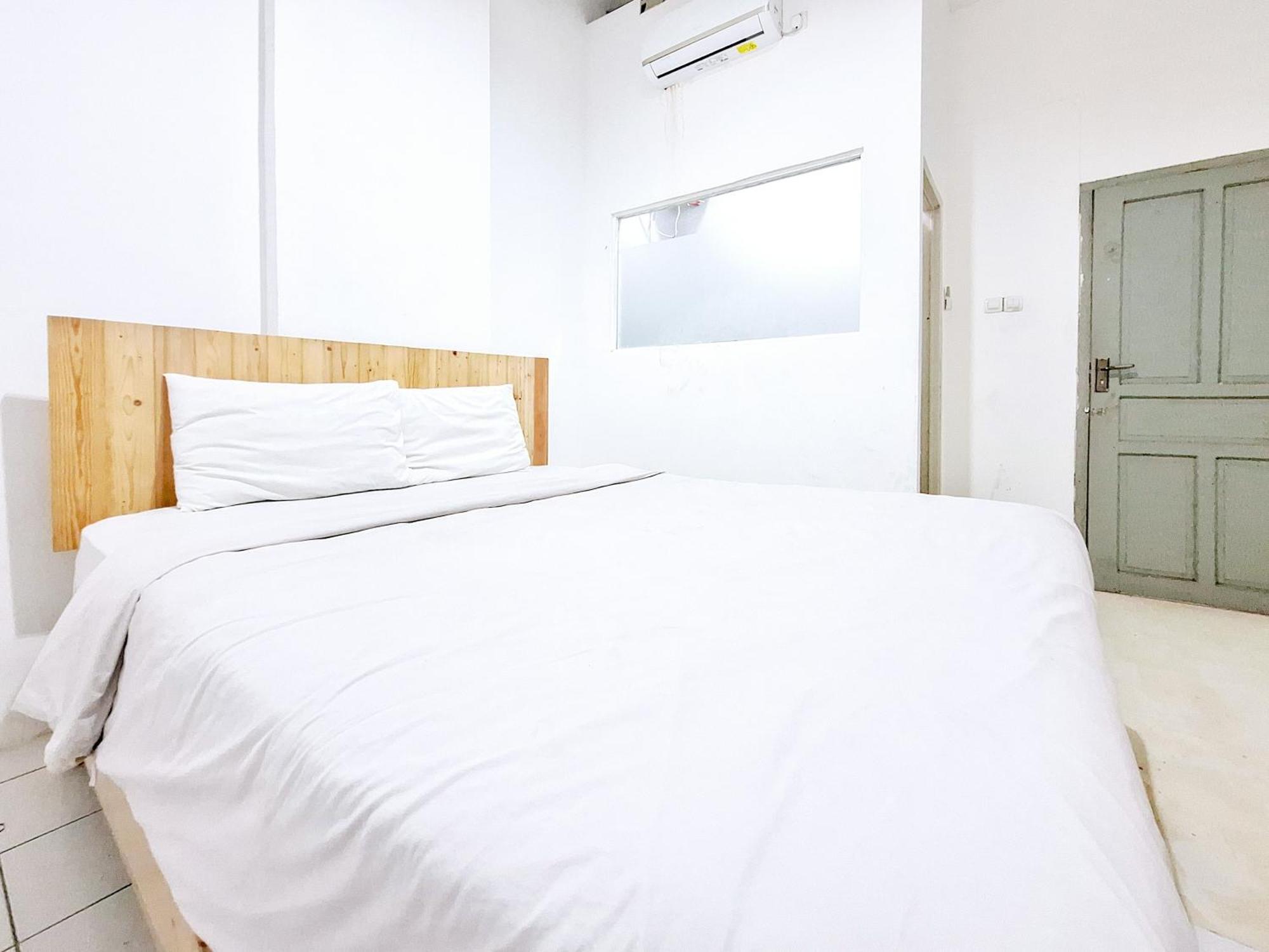 Oyo 2041 Griya Aneka Hotel 2*